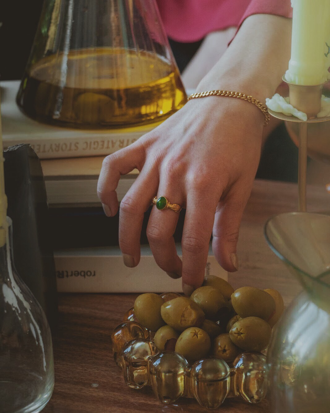 ring_hand_jade_gold.jpg