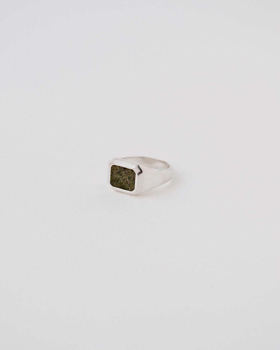 signet_square_inlay_serpepntine_silver.jpg