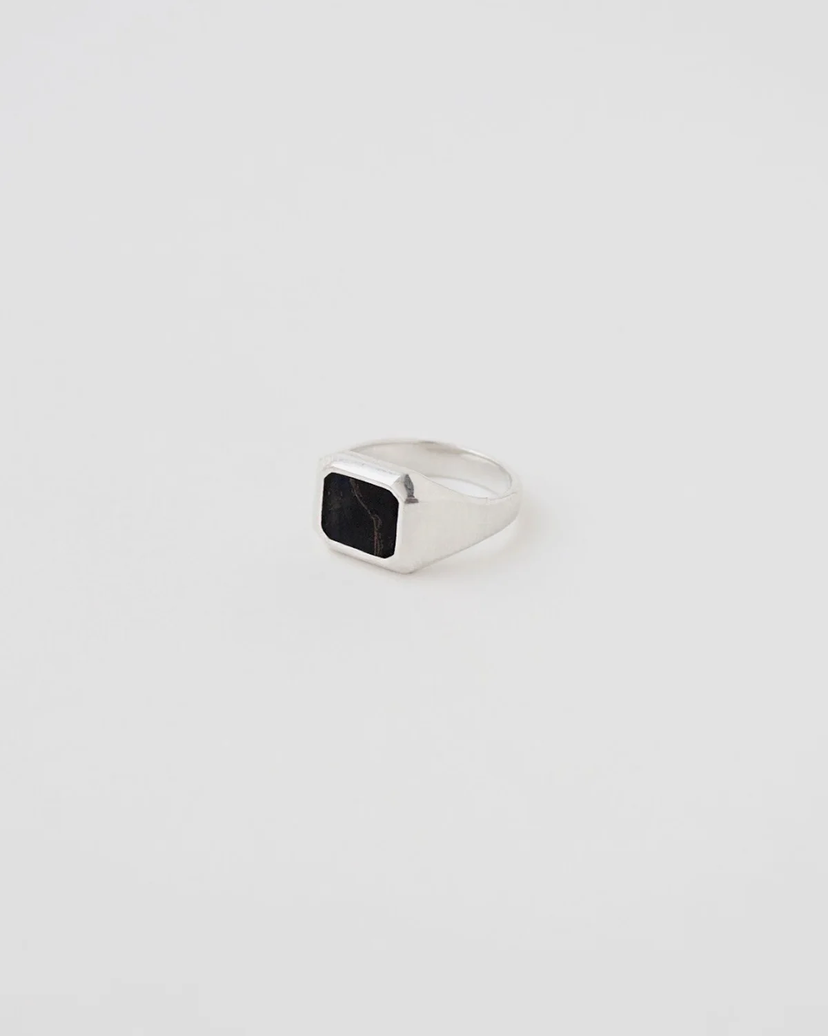 signet_square_black_tiger_silver.jpg