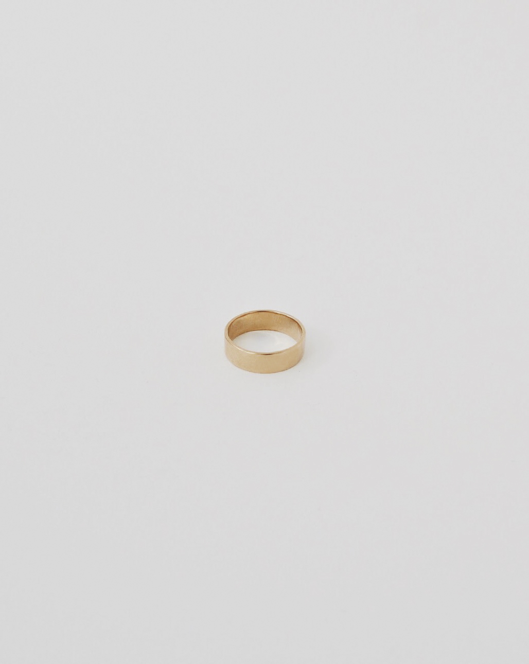 band_gold_thick_ring.jpg