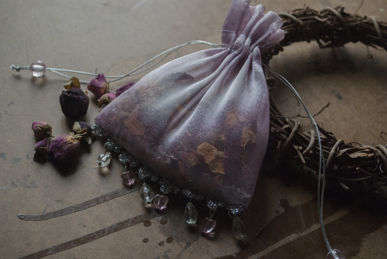How to Make Magickal Sachets with Herbs