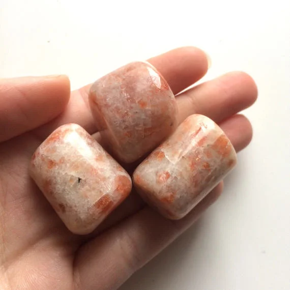 Sunstone. Image from Crystal Gems