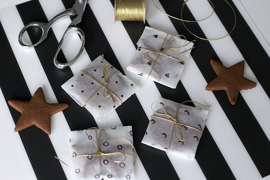 Make Your Own Cookie Gift Wrap Using Wax Paper — xFallenmoon