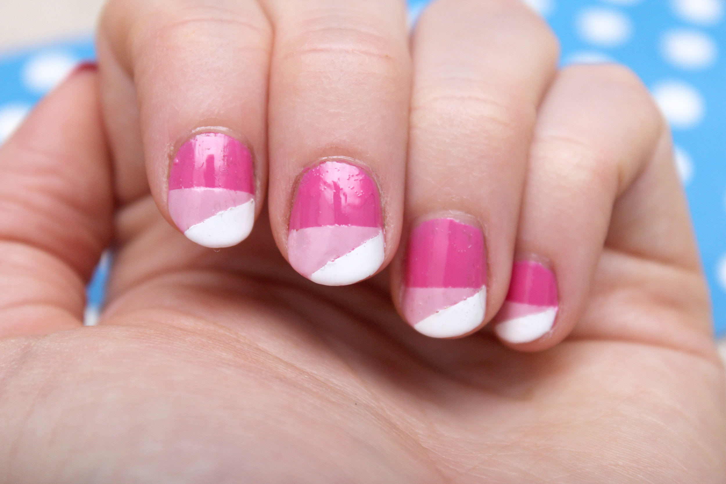 50+ Pretty Spring Colour Nail Ideas & Designs : Creamy Pink & White + Daisy
