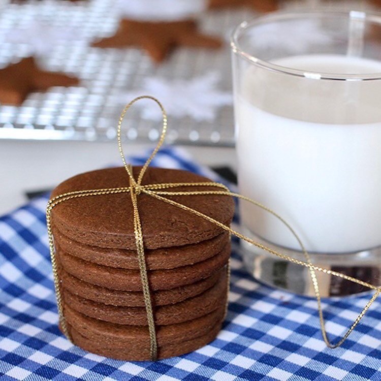 Every year we make gingerbread cookies for #Christmas.
⠀
This year the #kids almost did everything on their own with little supervision! It&rsquo;s so nice to see them learn and become more and more independent over the years.⠀
⠀
Years ago I made an 