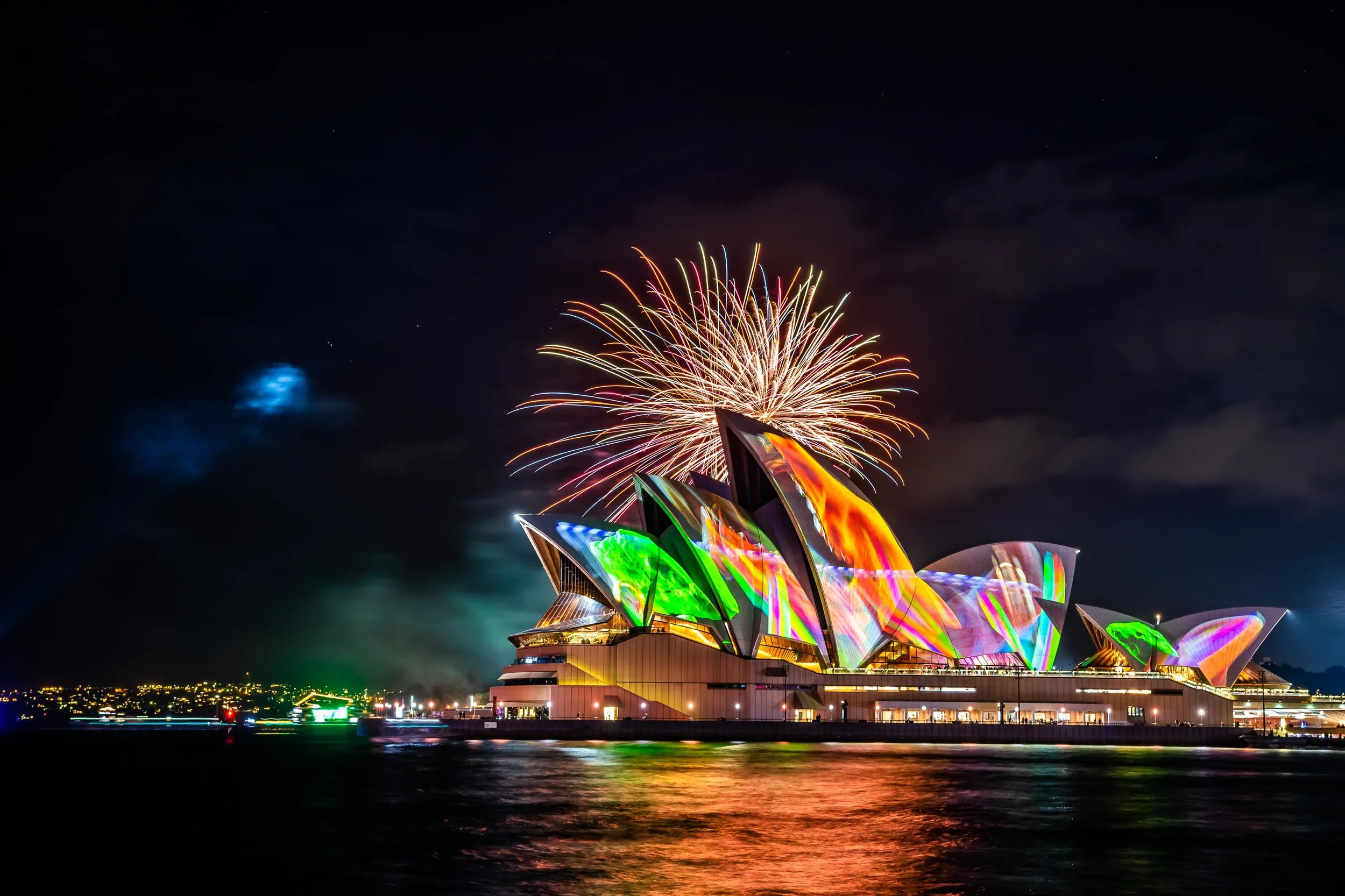 VividSydney2018_CircularQuay_Metamathemagical_CREDITDestinationNSW_KM-1731.jpg