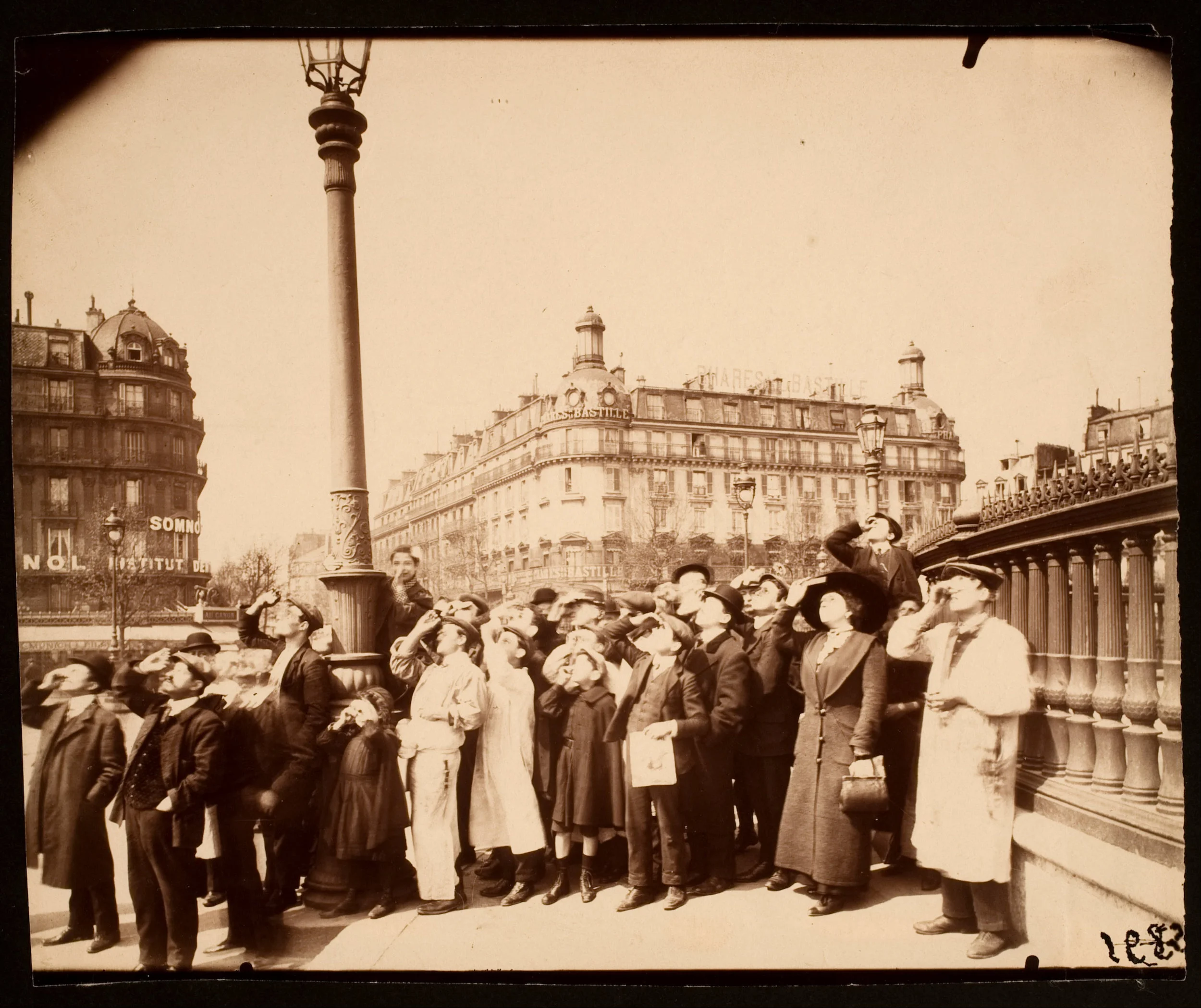 Eugène Atget. Eclipse. 1912.