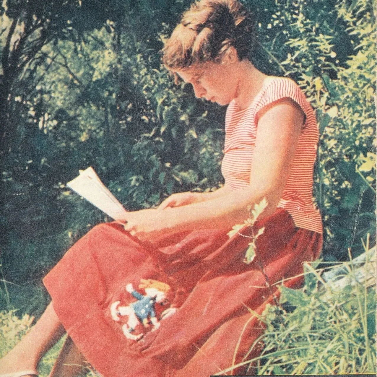 Uncomfortable Viewing Position: An Ahistorical Account of Living Too Close to a Photographic Archive