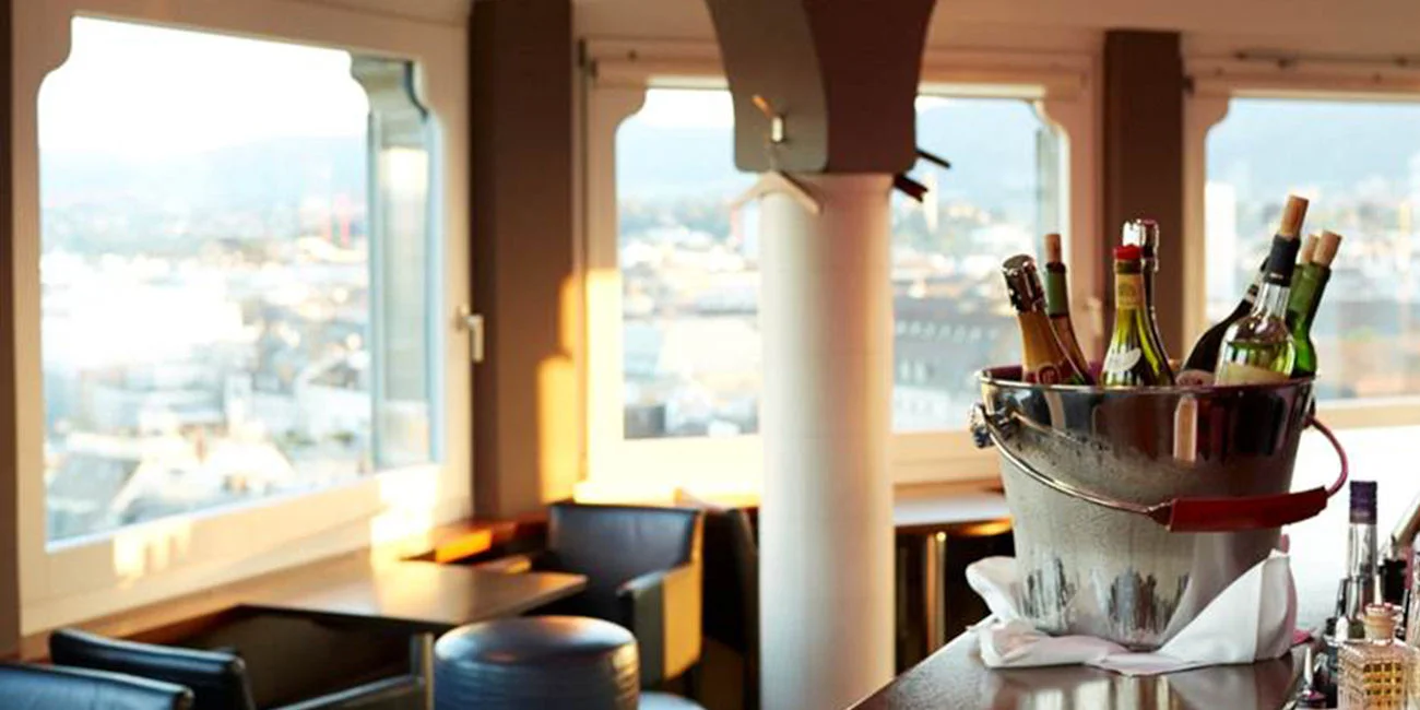 Best Bars Europe ~ Jules Verne / Photo: jules-verne.ch