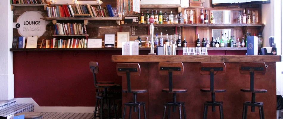 Best Bars in Lisbon ~ The Decadente