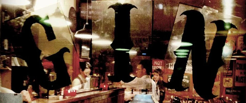 Best Bars London ~ The Star At Night / photo: thelondonginclub.com