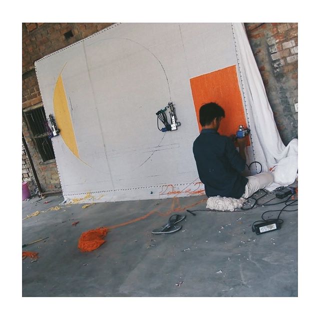 Progress pictures from one of our rugs being hand made in India. We designed this little guy for one of our projects and we can’t wait to share more 💛 HSS X CORAL & HIVE Being made by one of favourite rug makers and friends @coralandhive 🍊 #houseofsuisui - - #interiorslondon #residentialdesign #hospitalitydesign #residentialdevelopment #hoteldesign #boutiquehotelawards #furnituredesign #londondesign #londoninteriors #interiordesigner #designblog #interiorblog #rugdesign #art #tatemodern #royalacademyofarts #theworldofinteriors #elledecor #shoreditchhouse #sayhito #vogueliving #britishdesign #instainterior #instadecor #instadesign #hoteldevelopment #deezeen #wallpapermag