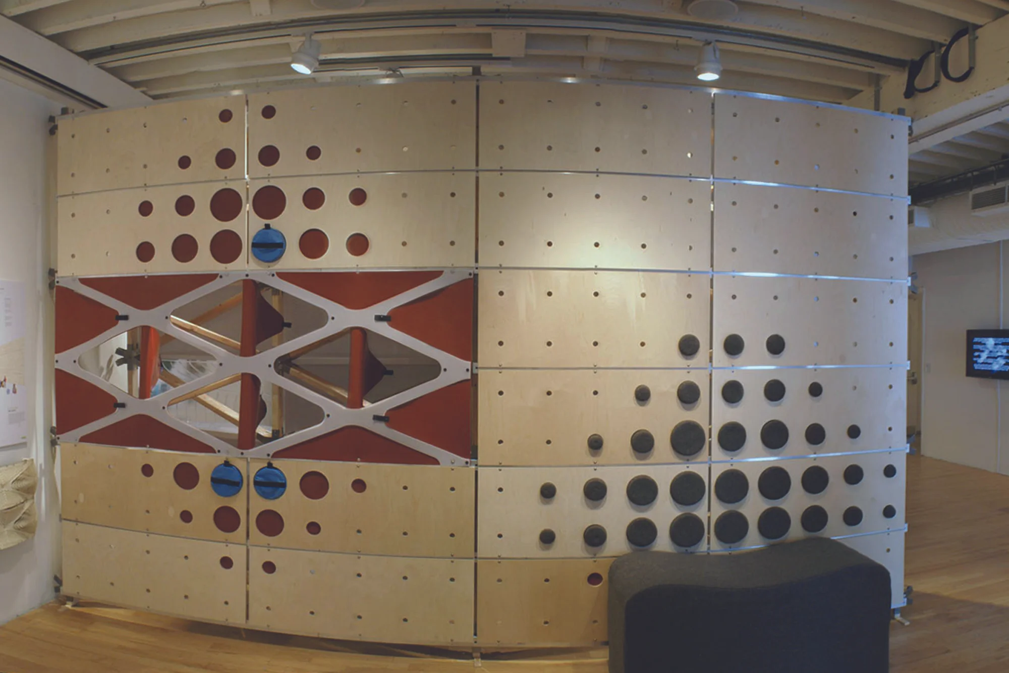 06_OSWall_Interior.jpg