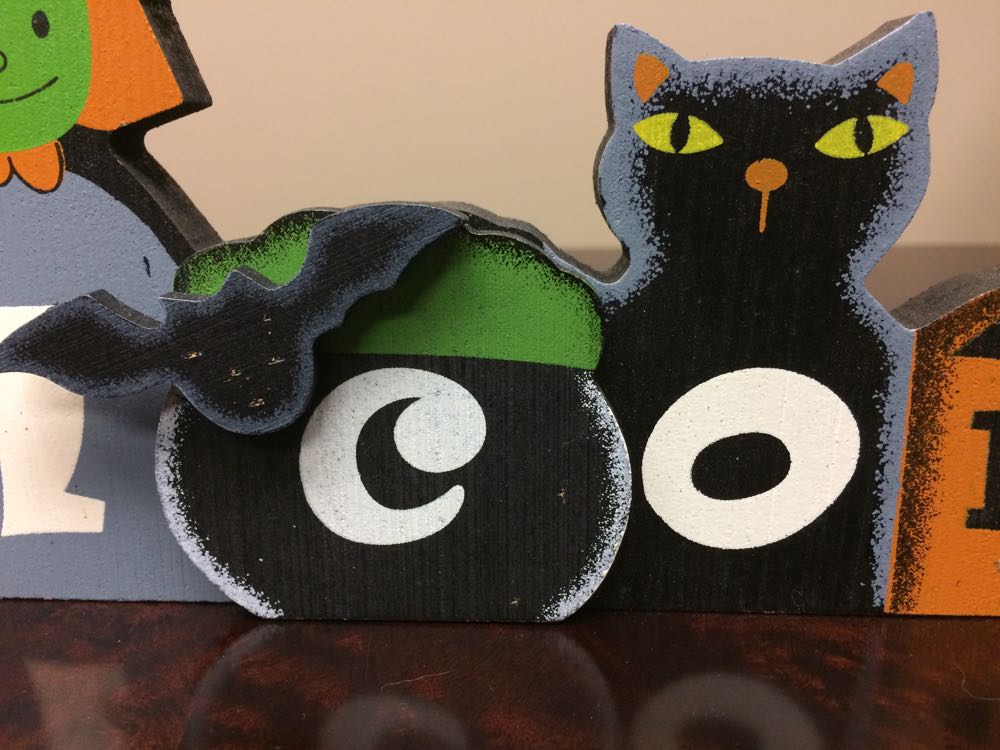 Bats are a favorite Halloween theme and this one looks easy to make.