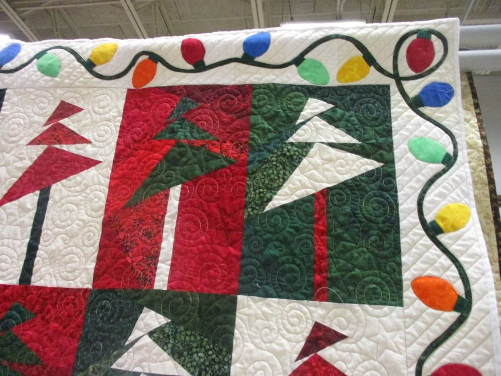 The machine quilting also adds beauty to this combination of trees and lights.