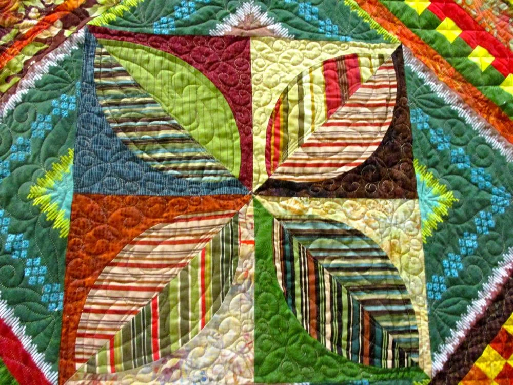 The signature leaf quilt block details close up. (Photo by Charlotte Ekker Wiggins)
