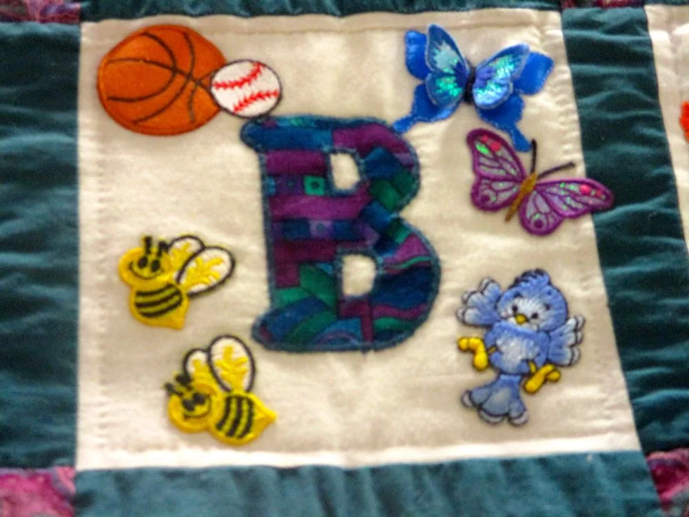 The charming “bs” in the B block of this custom alphabet handmade quilt. (Photo by Charlotte Ekker Wiggins)