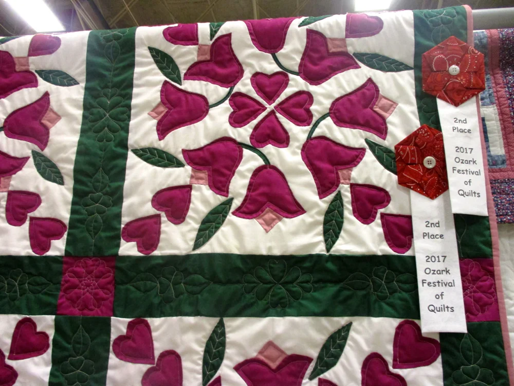 Gift of Applique Handmade Quilt won an award! (Photo by Charlotte Ekker Wiggins)