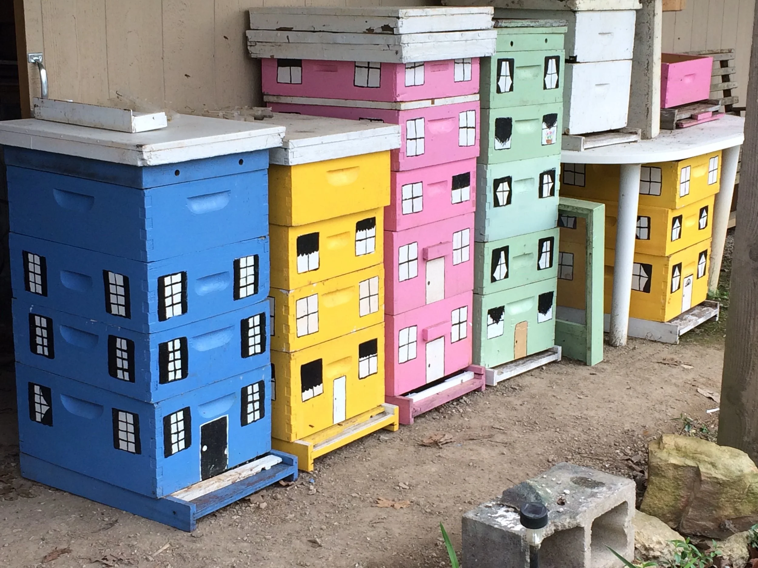 https://images.squarespace-cdn.com/content/v1/5623d1bee4b09501ec5d8c7b/1517544523470-OWBT7FNF6RY891P79HE6/hives%2Bfor%2Bsale.jpg