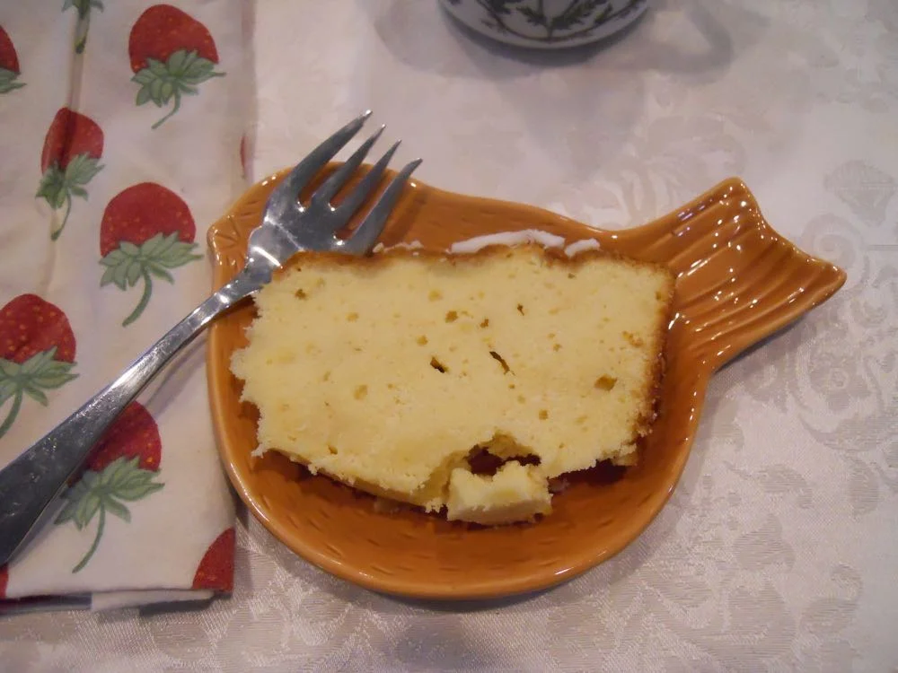 Time to taste a slice of lemon bee hive cake!
