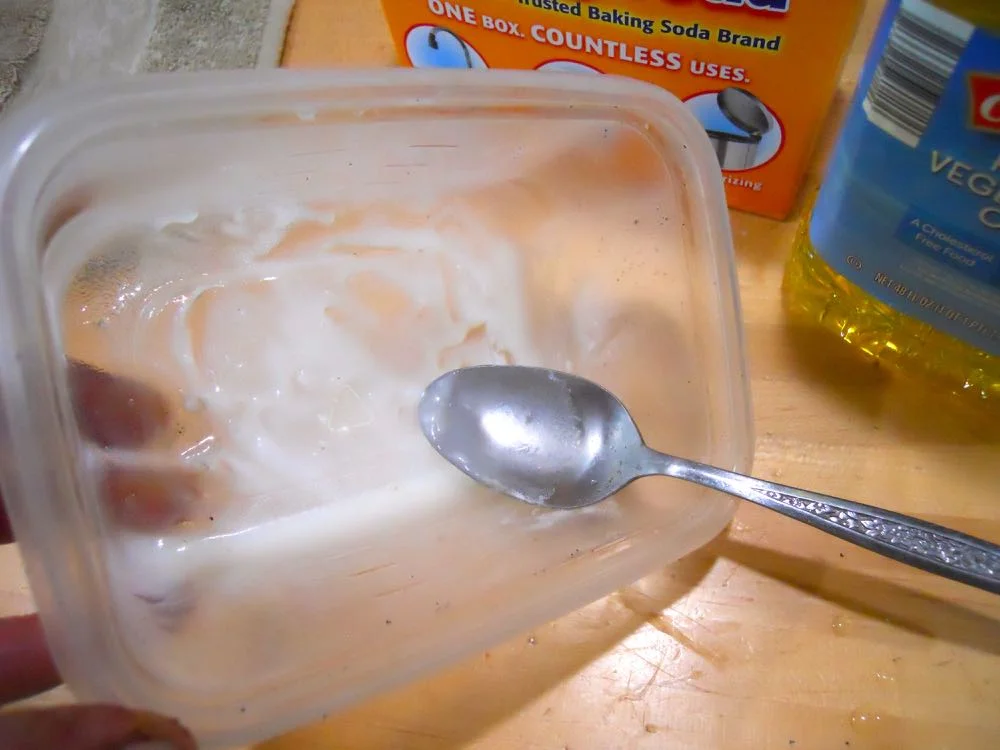 The mixture of baking soda and cooking oil should be the consistency of a runny icing.