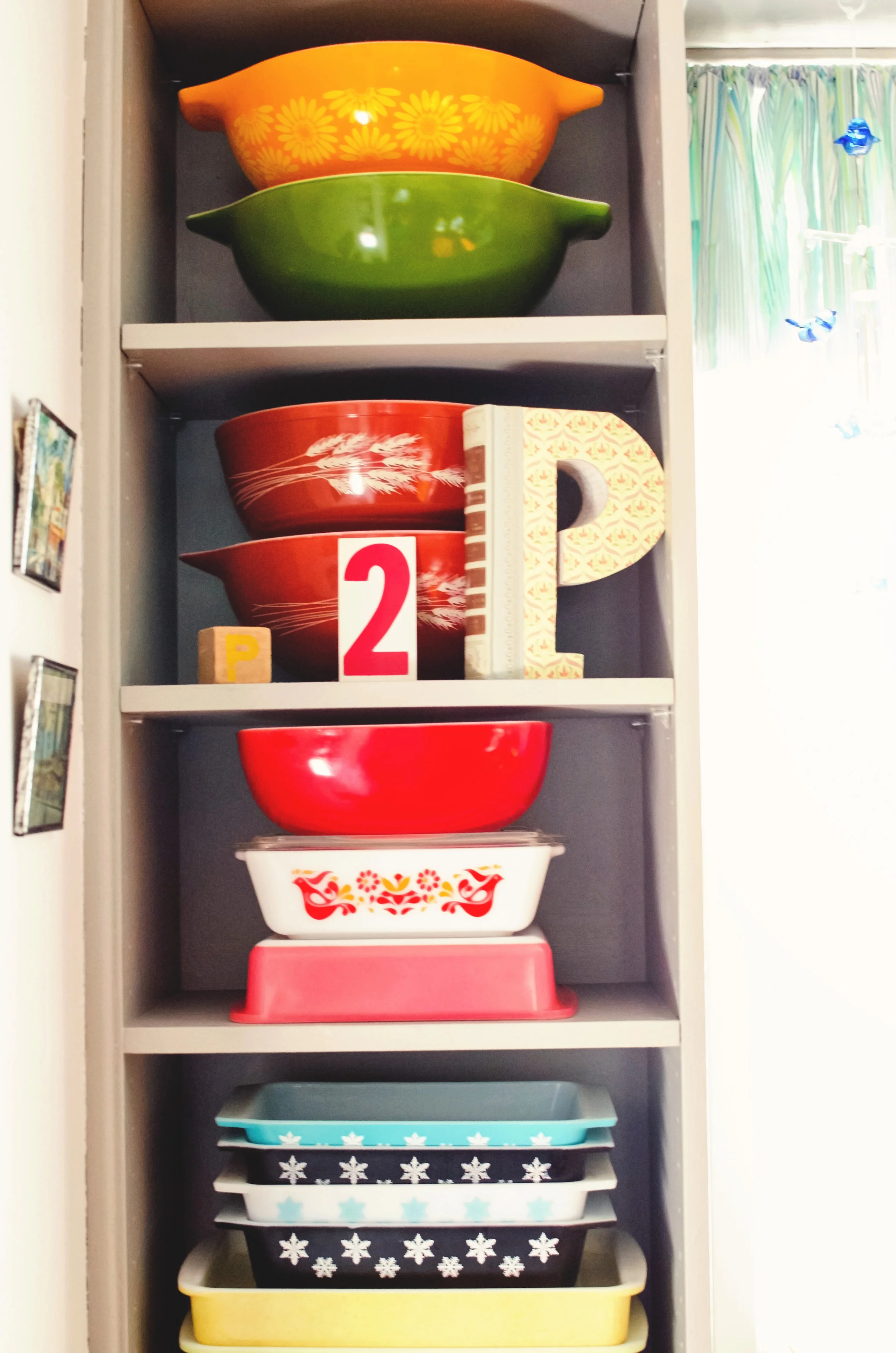Colorful, vintage Pyrex as decor. H.Prall & Co. | hprallandco.com