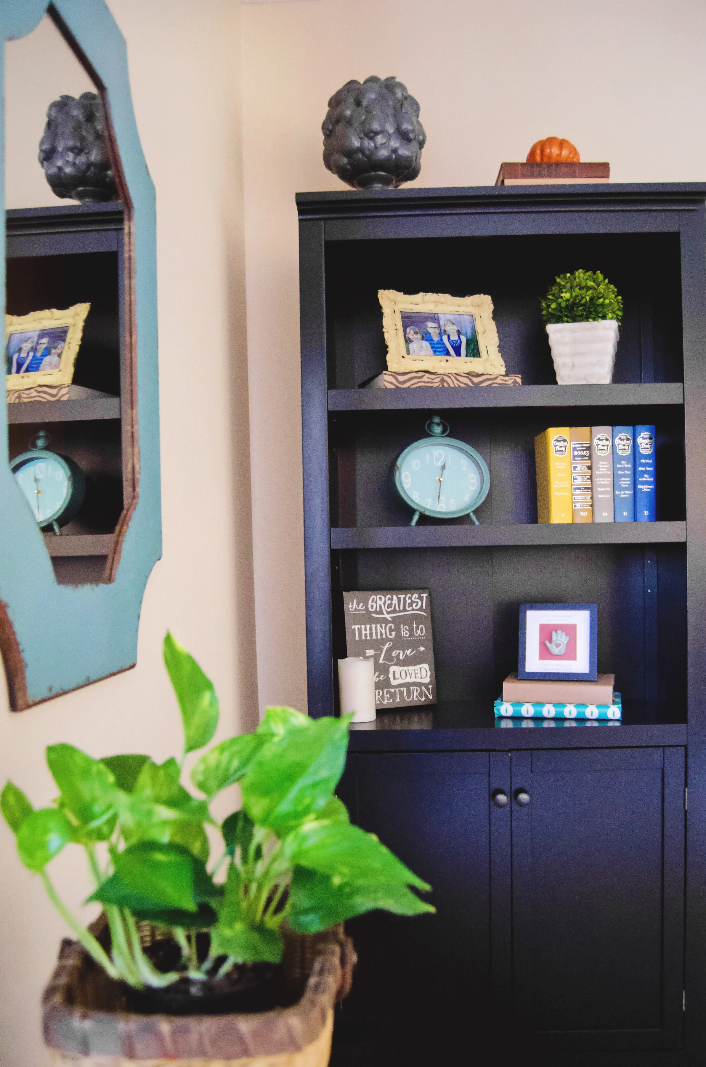 Bookshelf styling with pops of color. | hprallandco.com