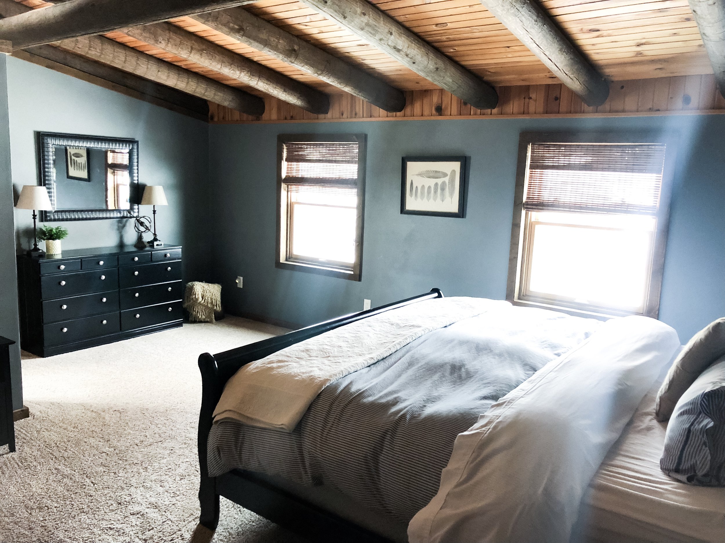 Knotty Pine Guest House-Cabin Getaway in Northeastern Iowa
