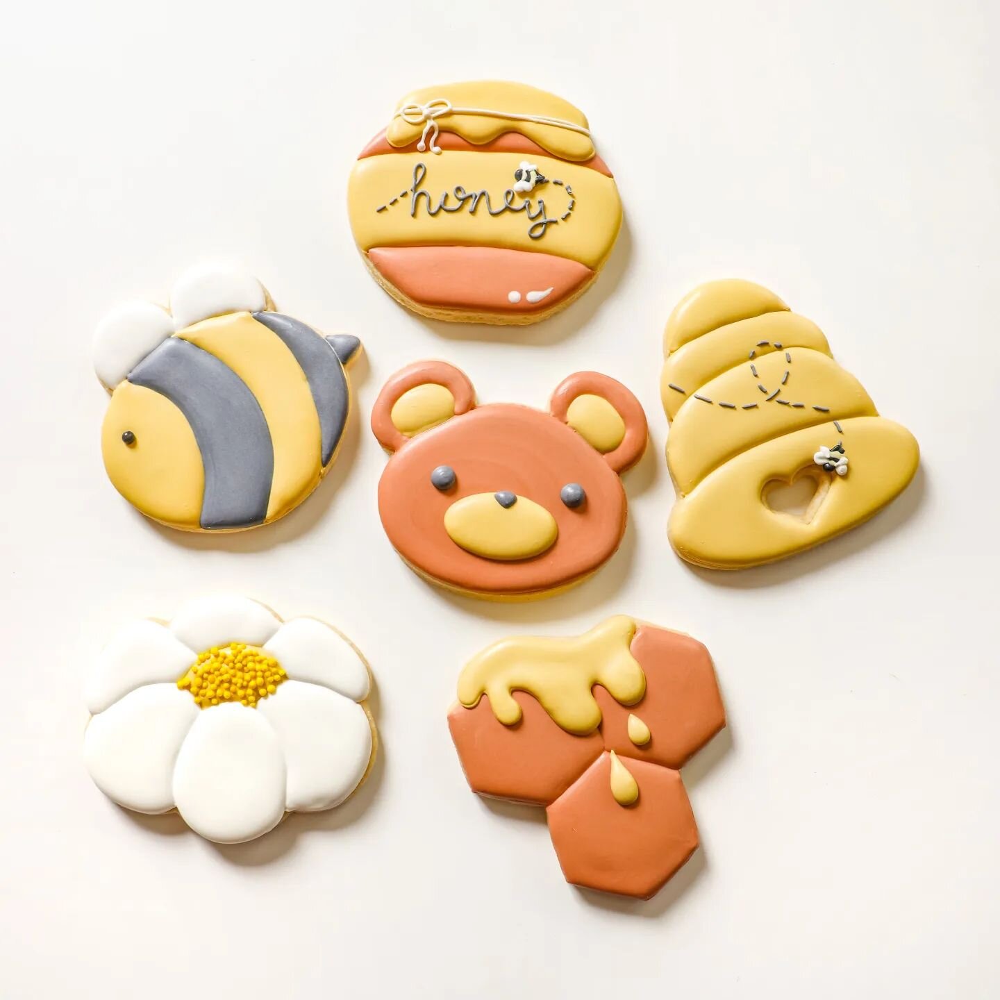 ✨G I V E A W A Y✨
.
Win a ticket to our Oh, Honey! Cookie Decorating Class at @billysbakerynyc upper west side location on May 7th from 2pm-4pm!
Head to the link in bio to learn more about the class, pick up a ticket, or order a cookie decorating kit