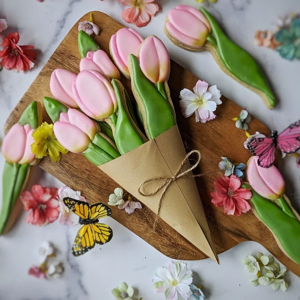 🌷Mommy, you're the best!🌷
.
Surprise your mom with a sweet treat this year! 🌷🌷🌷
.
Mother's Day treats and now open! ***Limited availability***
.
ORDER HERE 👇https://www.sugarsketch.com/new-products
.
#SugarCookies #Cookies #MothersDay #Cookies 