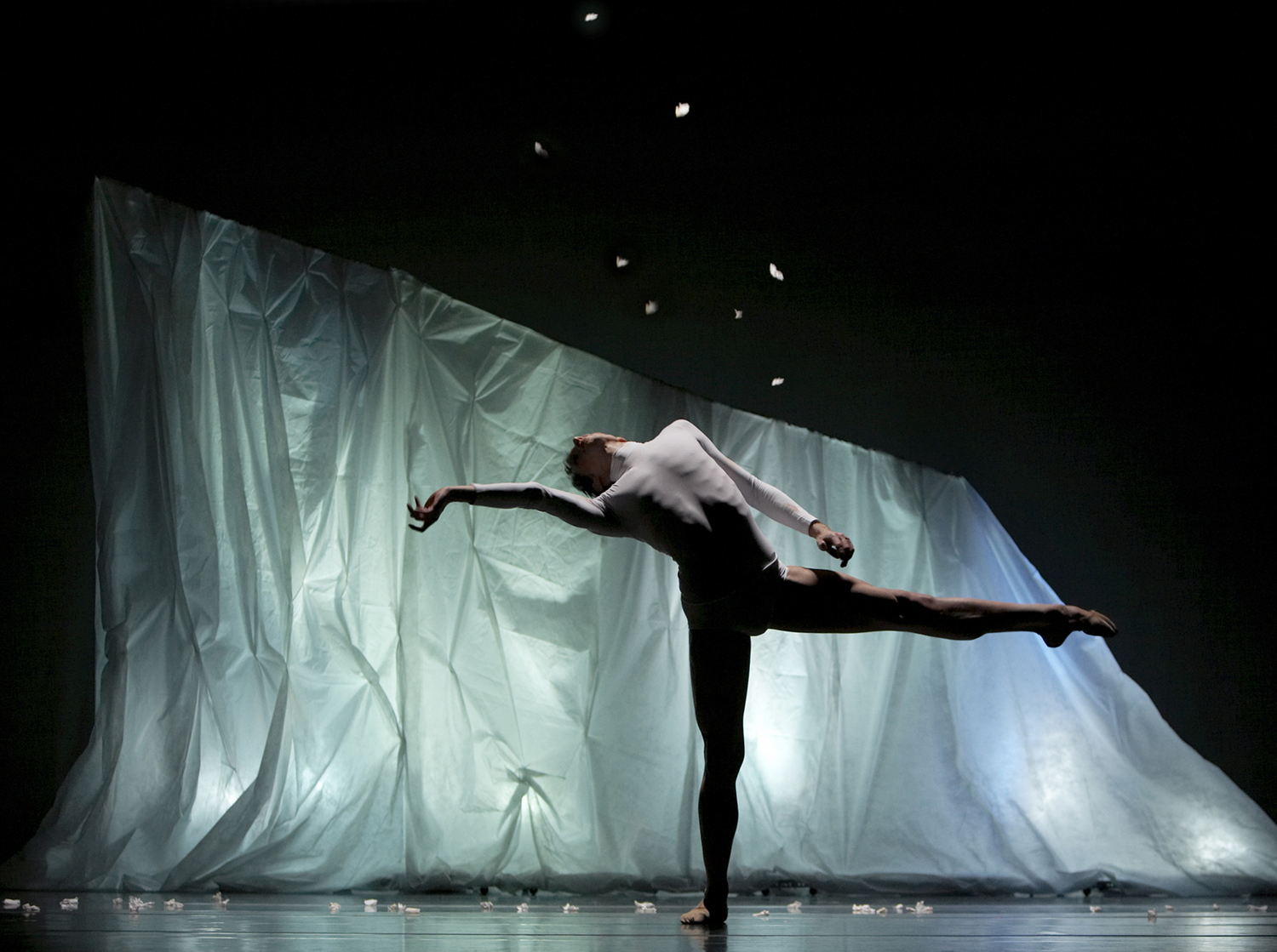 Wolfgang Amadeus Mozart / Dominic Walsh Dance Theater