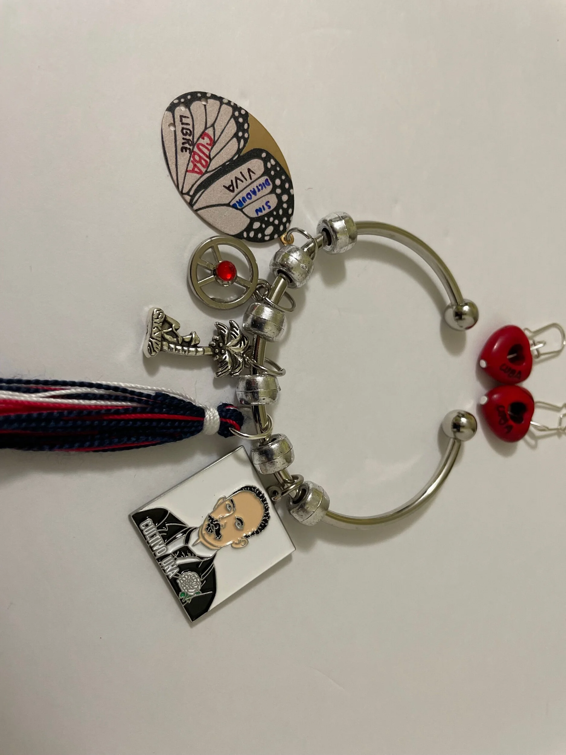 F5861BE2-0577-4B1E-B9DD-5B7412245D2A