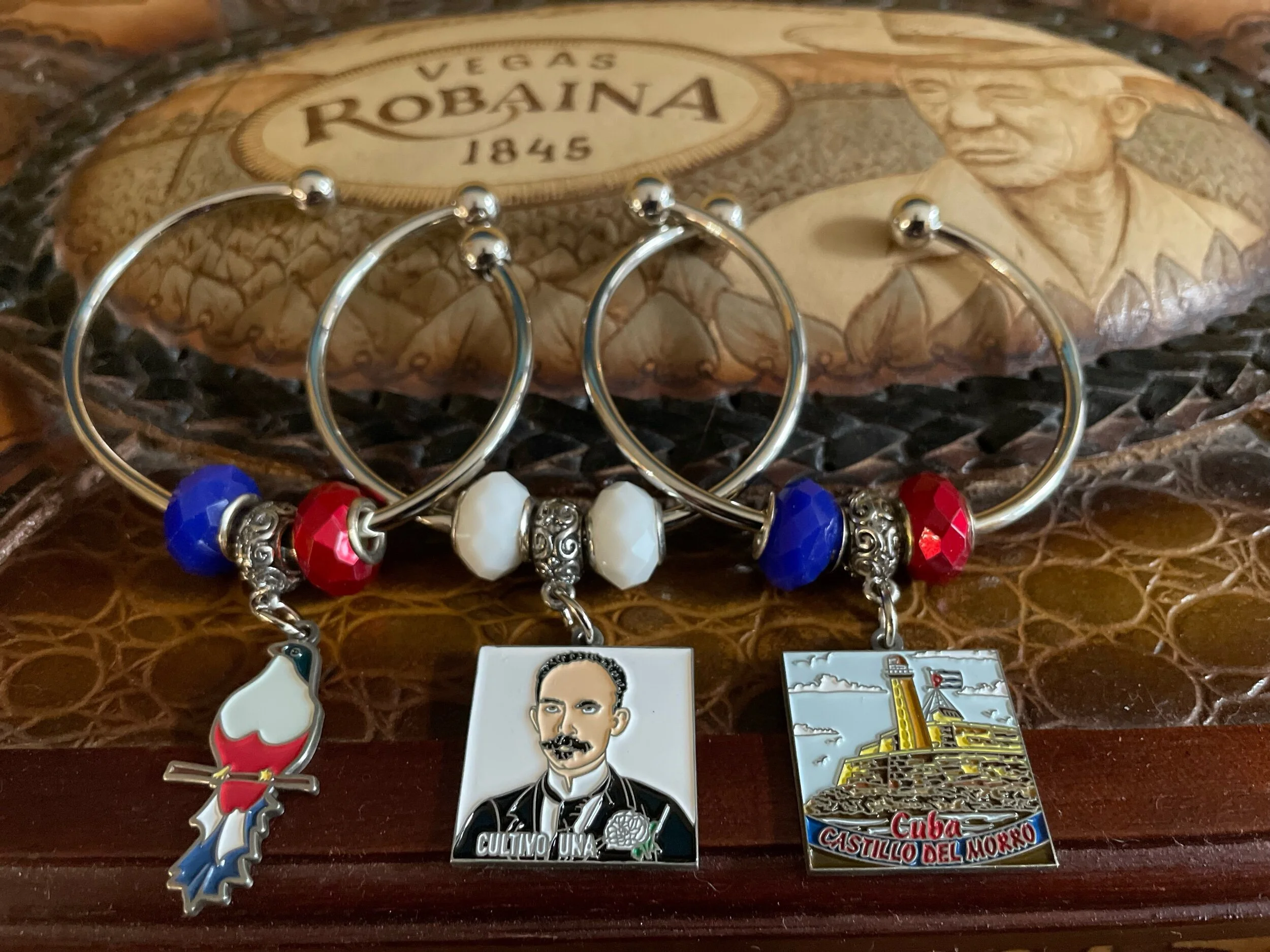 EF86AE83-34A5-48A6-AE1F-BF294DBECEBB