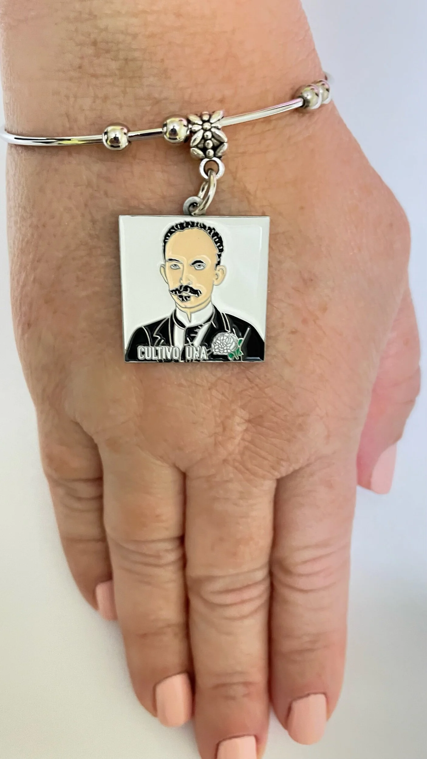 F4323DBB-FC83-4E0F-8E4E-5DF0ADC9A07B