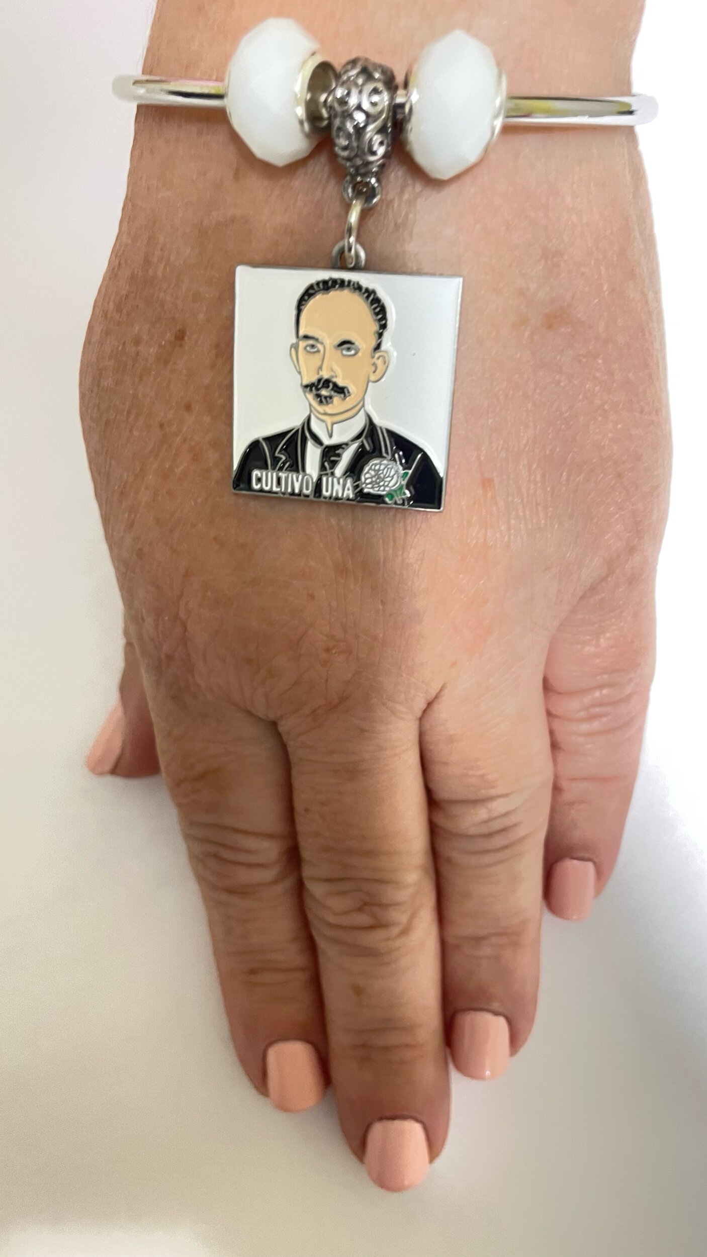 9B0B7643-123E-40D7-86AA-55B65D5A2720