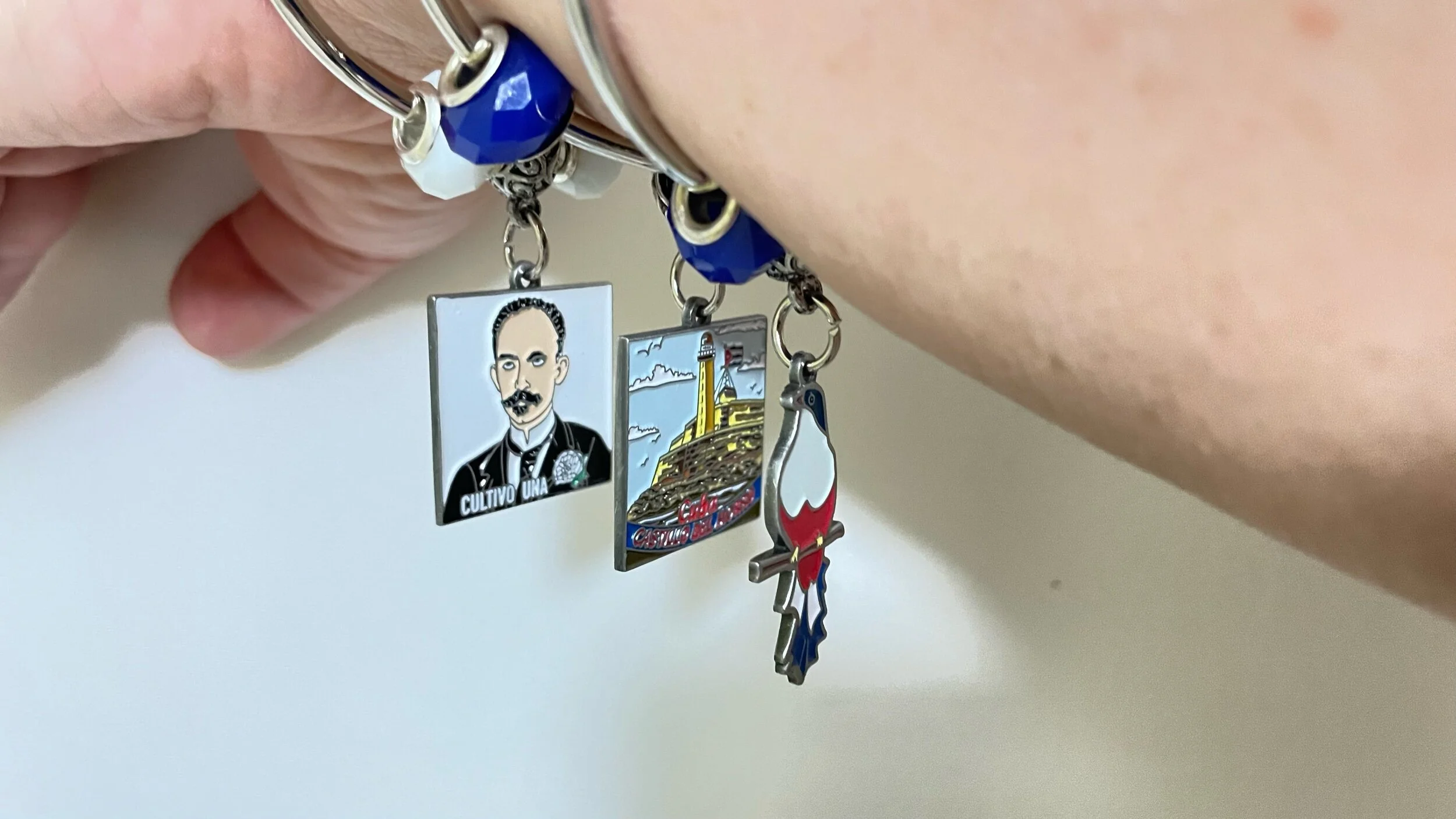 5F14303B-3EC0-44E0-9594-8EA7BBF43EA7