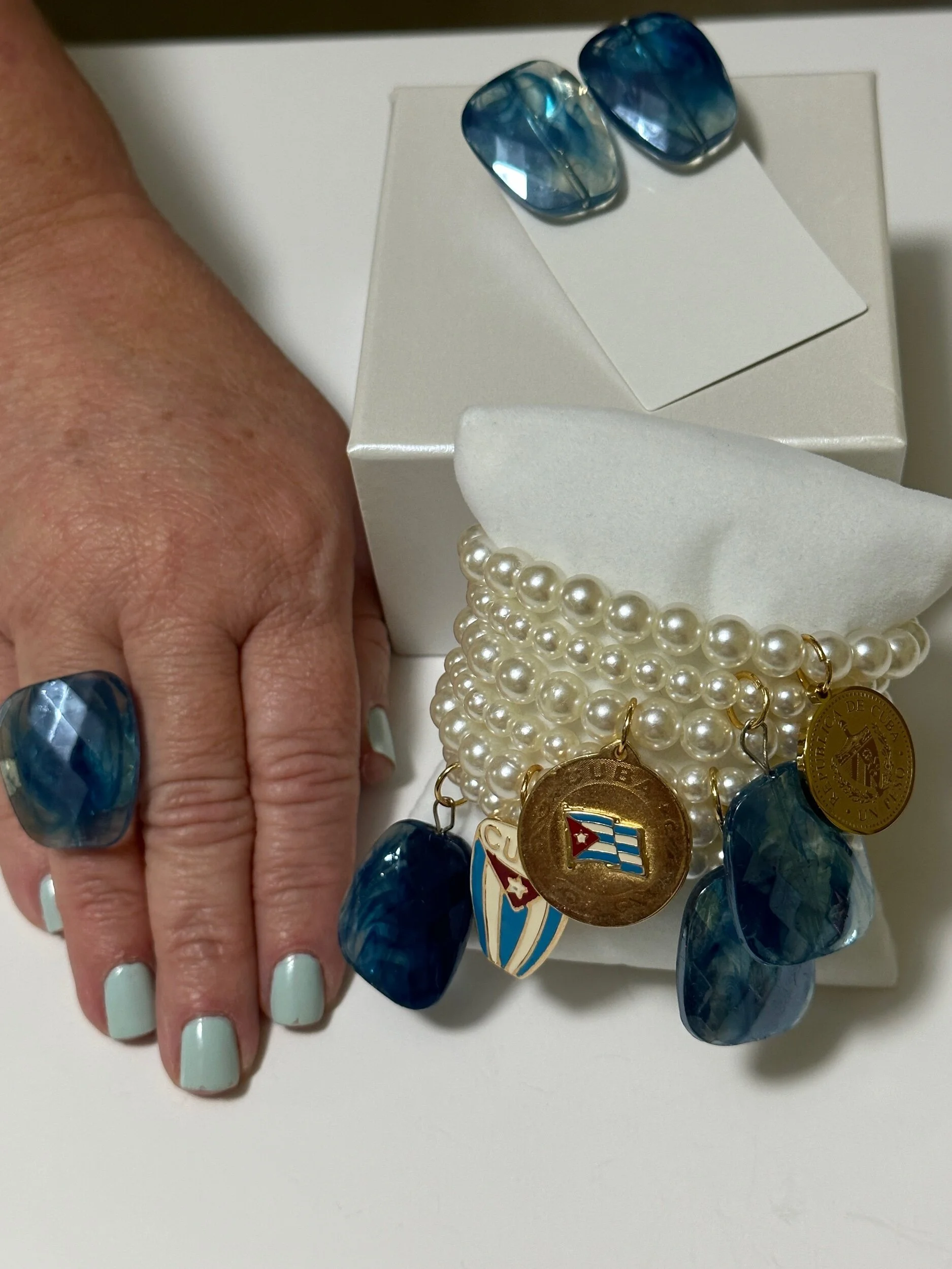 CDBF7C14-5508-423C-93DA-BD67C3D1DC17