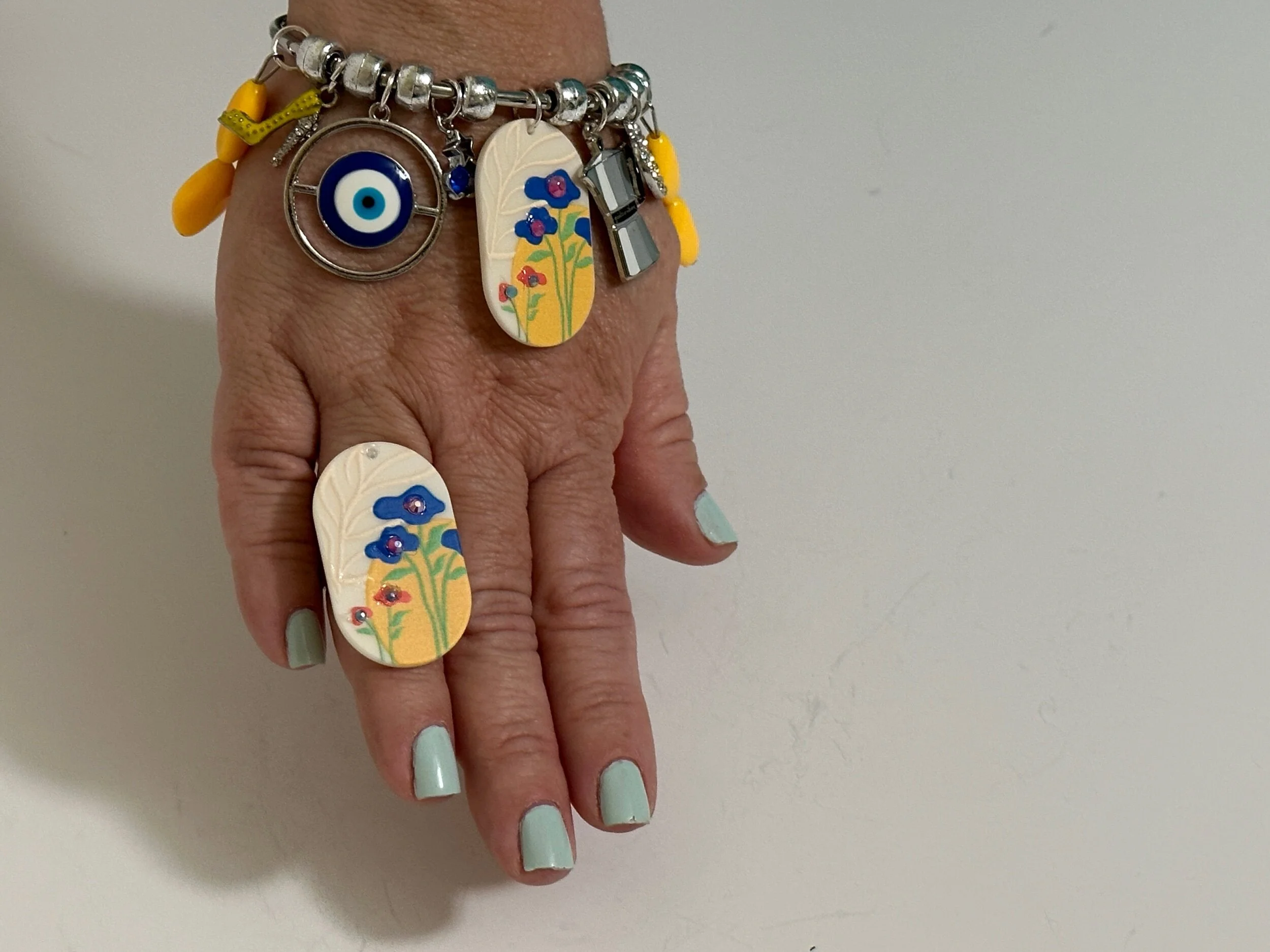 A551F35A-8435-472A-825C-8ECA20776F5C