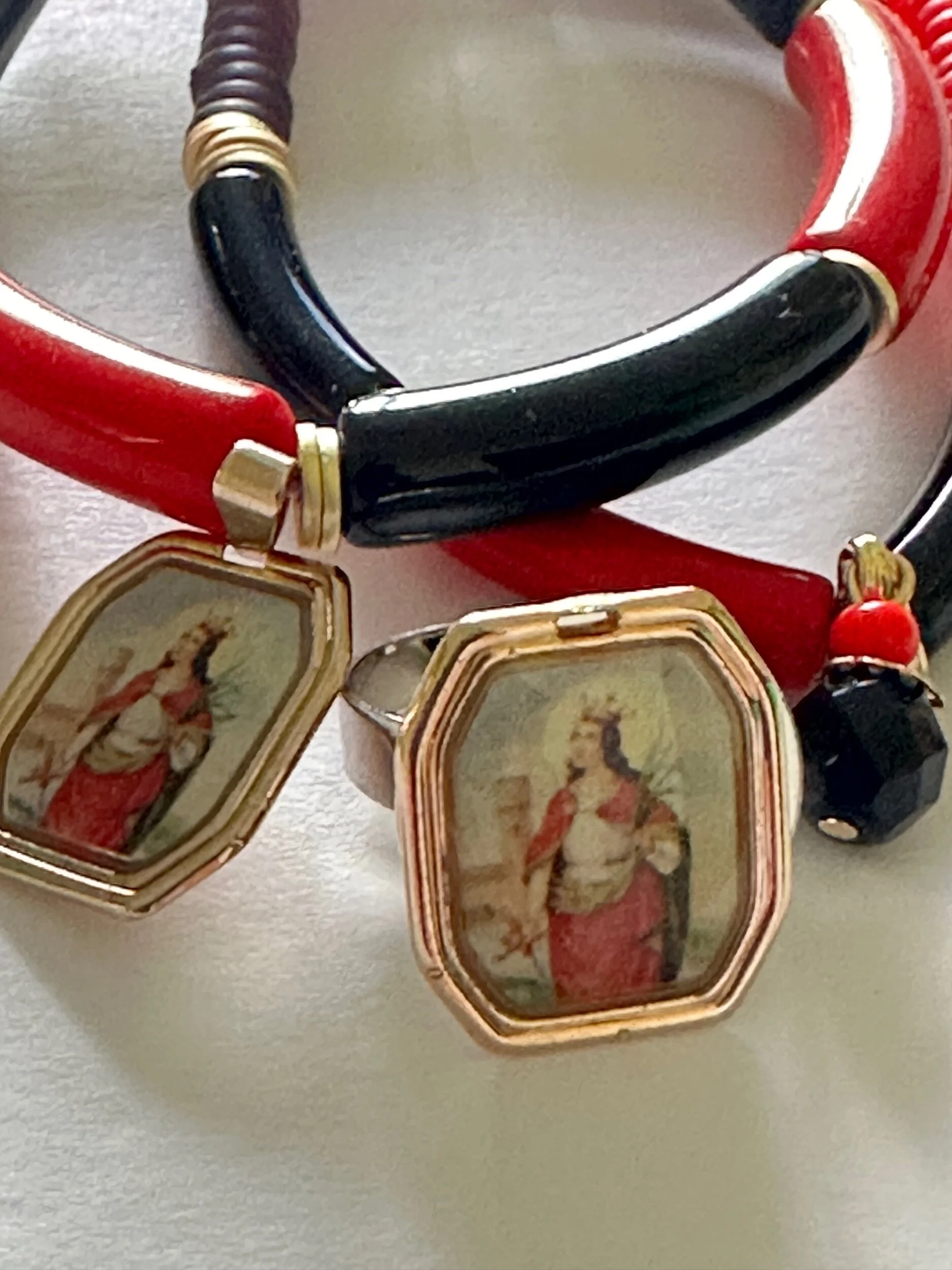 E1489B07-87AD-4A3C-86E6-54DCDF0FE0B9