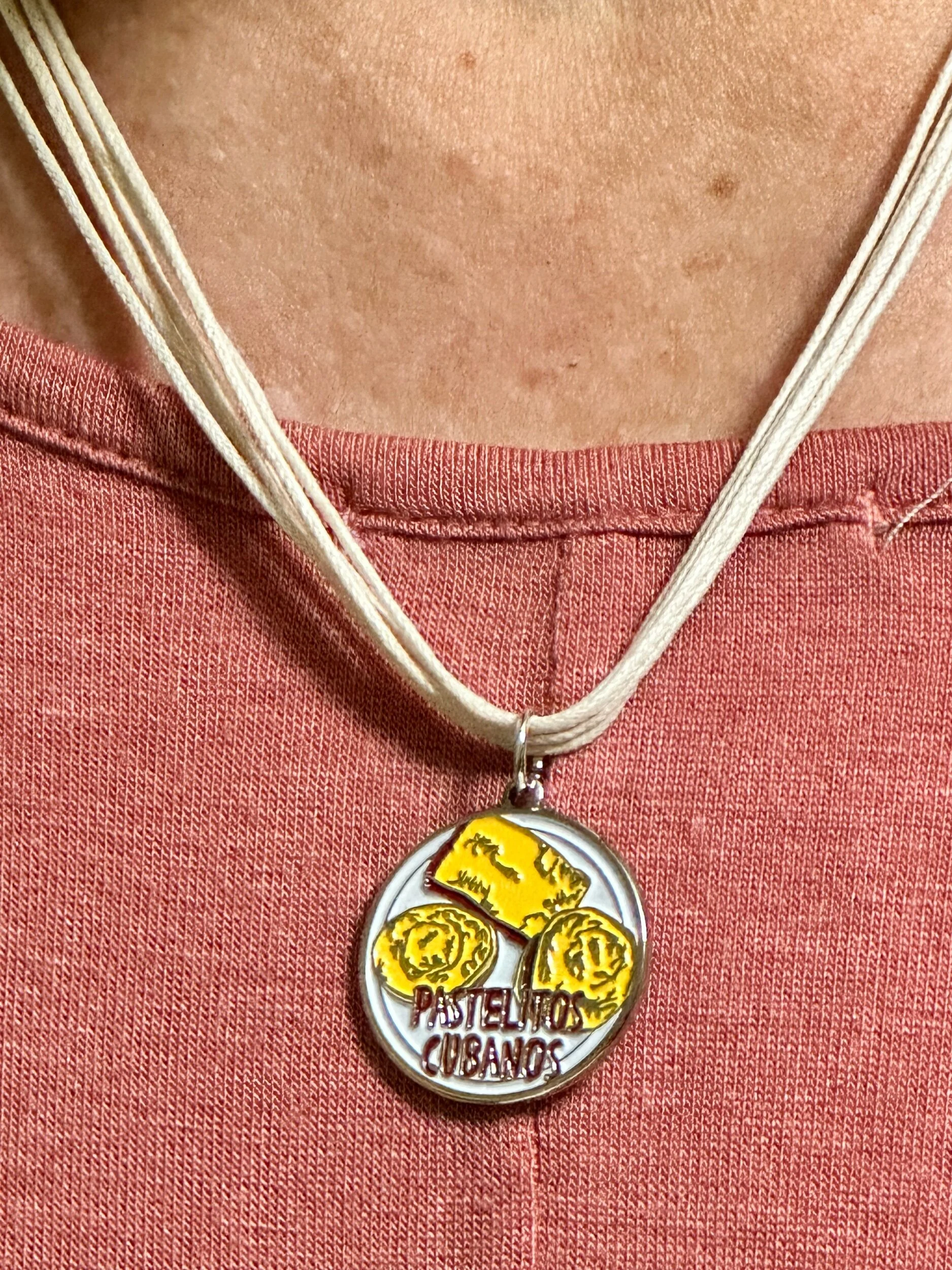 Pastelitos Cord Necklace - white