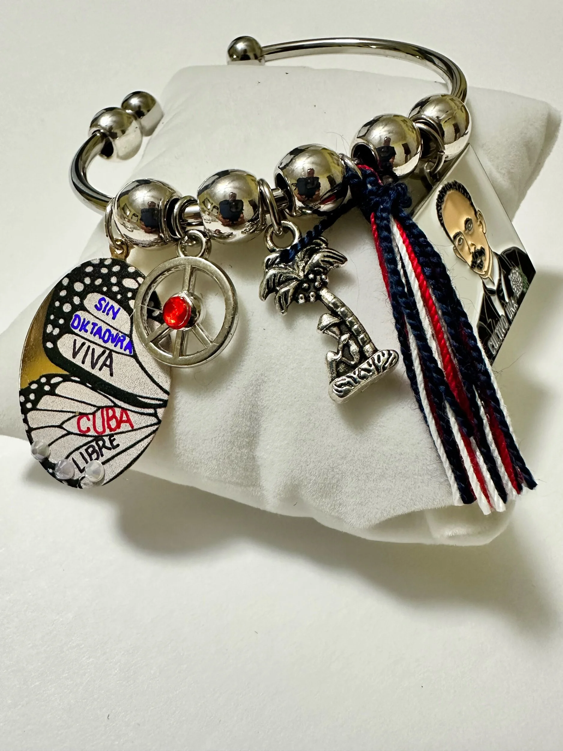 8B3036A6-2932-4650-AB4B-4697289A53C8