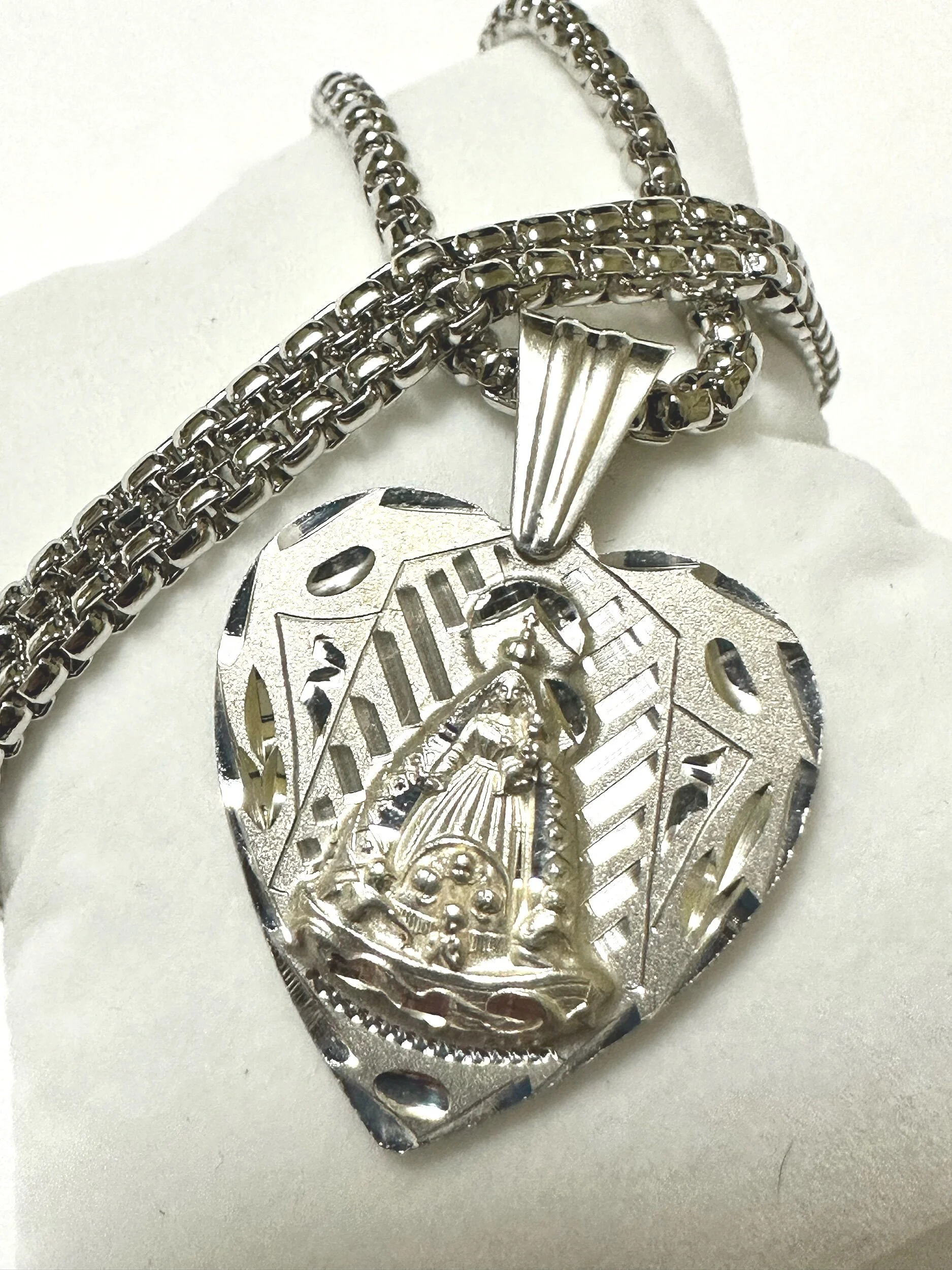 5FEFF24E-75D1-482C-8DAE-26E6223CEEF0