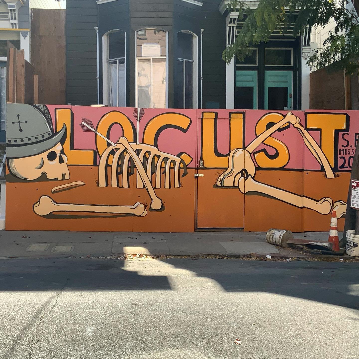 Dead conquistador. #ohloneterritory 

#missiondistrict #streetart #locustsongs 
:::
&mdash;
:::
&mdash;
:::
&mdash;
:::
&mdash;
#Costanoans #costanoansindian1822 #miwok #streetartsf #bayareagraffiti #graffitiart #conquistadores #nativeamericanstreeta