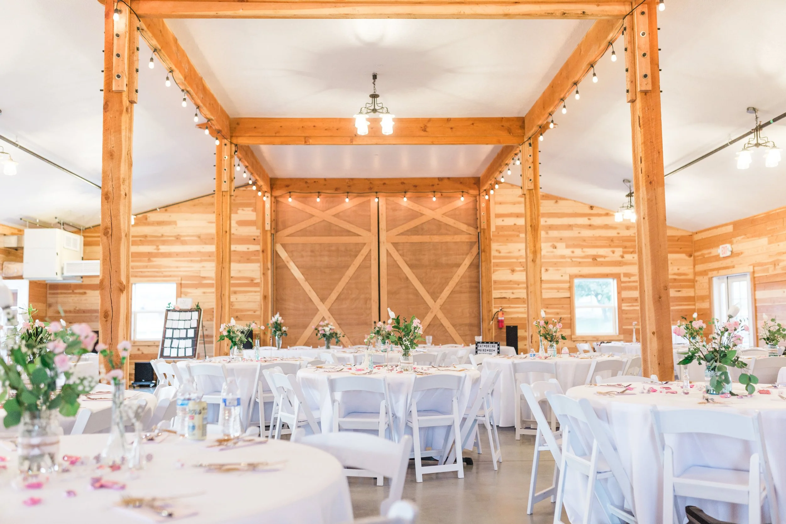 Summer Wedding in the Rugged Horizon Wedding Venue