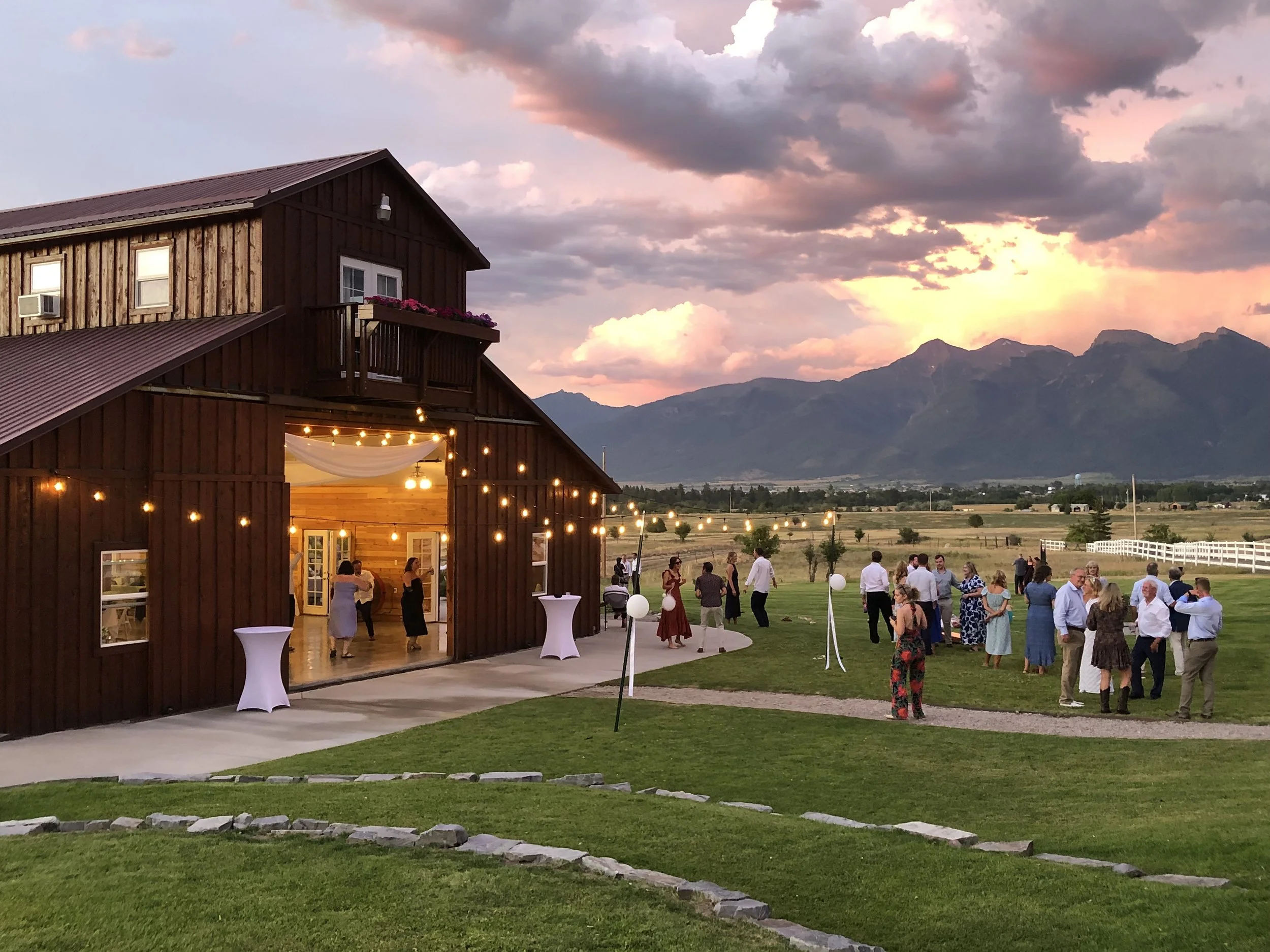 Rugged Horizon Wedding Venue Indoor-Outdoor Receptions