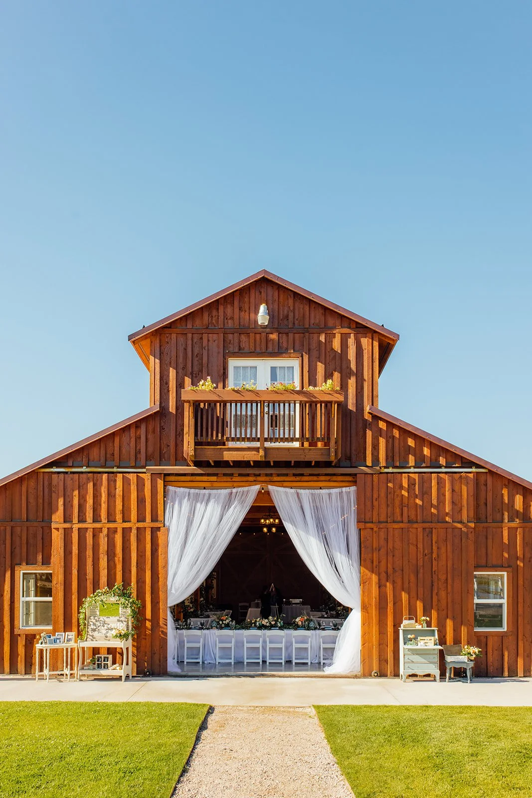 Barn Door Drapes and Decor by Jason and Jadean O'Neil.jpg