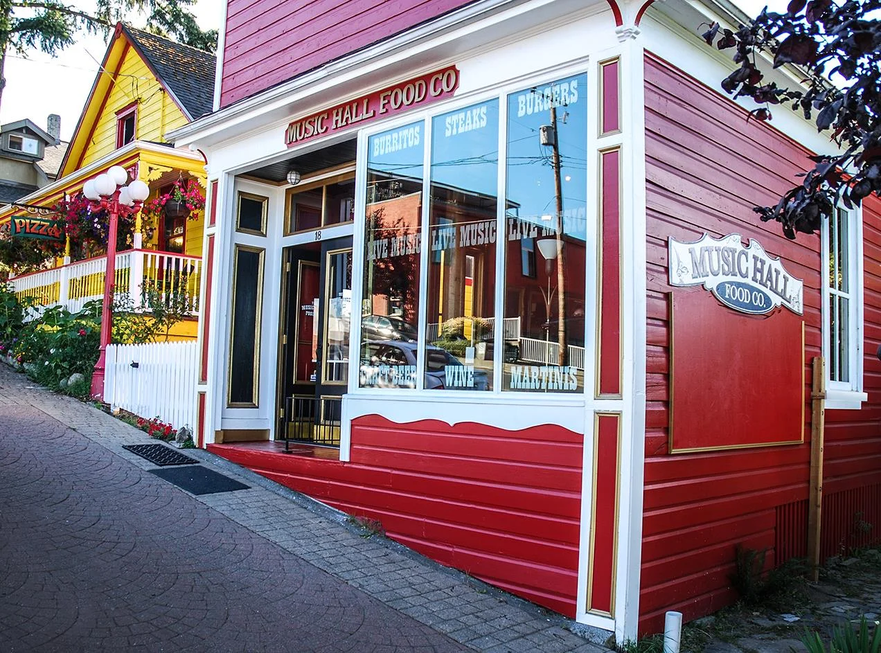 Show at Music Hall Food Co., Ladysmith, BC.