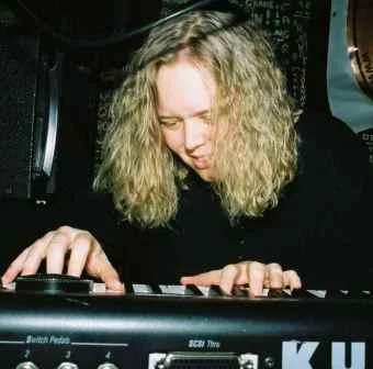 photo courtesy of www.lizwelshmusic.com