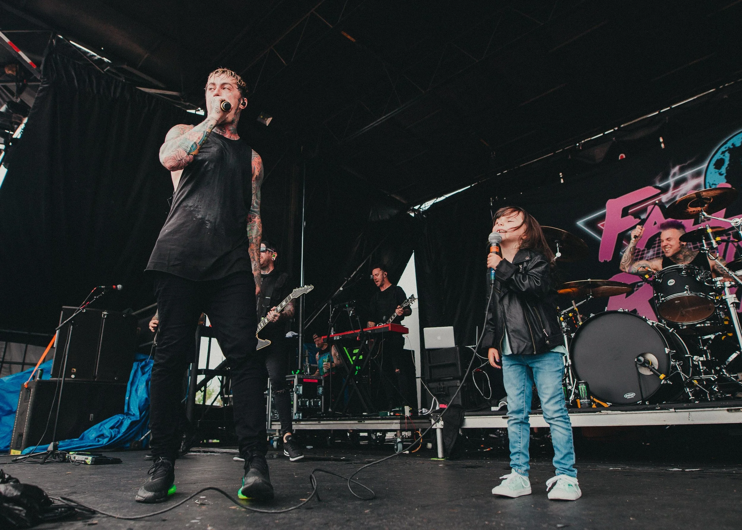 A personal favorite was when Willow came out on stage to sing THE DRUG IN ME IS YOU with her dad.