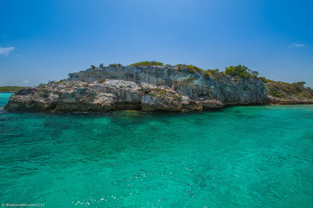 We swam through the tiny little crevice on the left to enter the grotto. Photo credit.